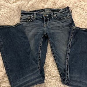 BKE Stella straight leg low rise size 26 length 31 1/2. Perfect with boots!